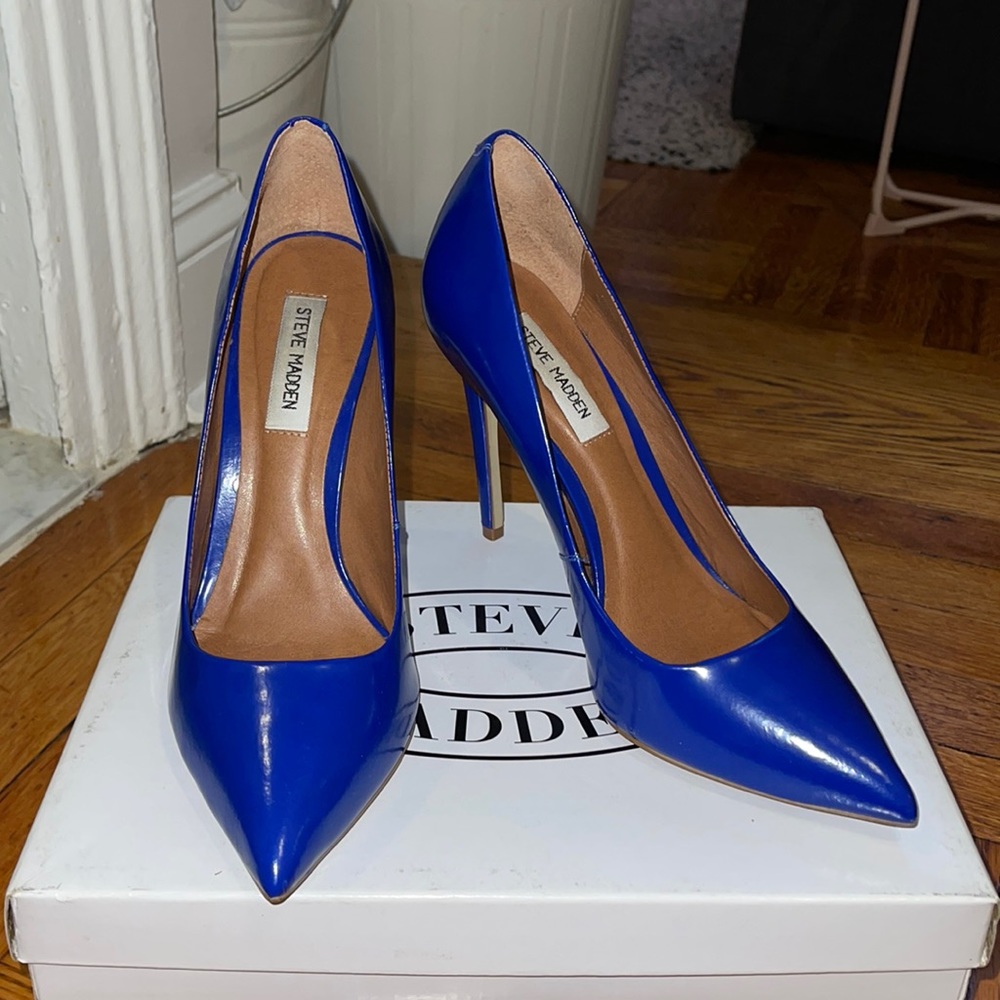 Steve Madden blue pointed toe heels gently worn